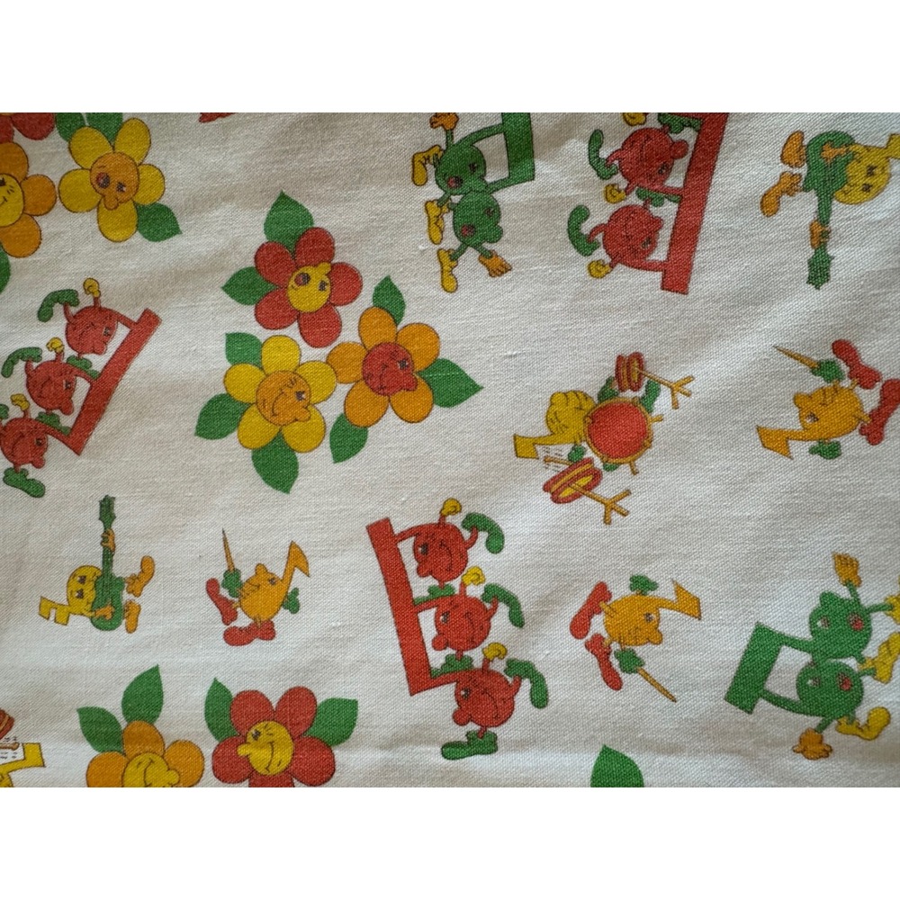 Vintage Novelty Musical Notes Flowers Daisies Curtain 80x39 Whimsical Retro